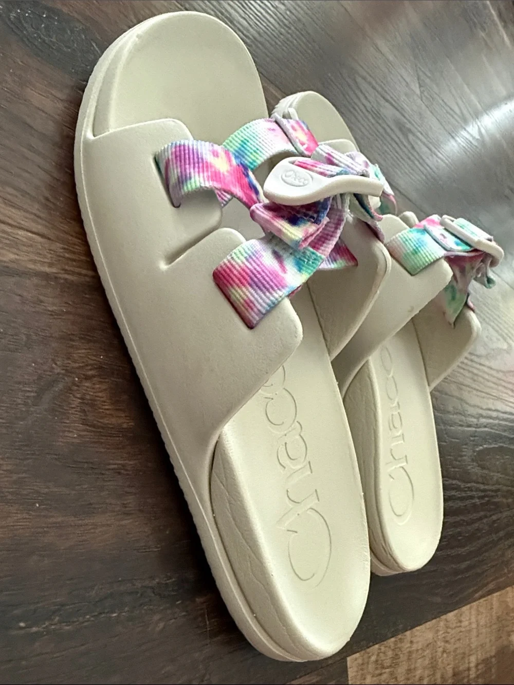 Chaco Kid’s Beige Slide Sandals with Multicolor Tie-Dye Straps | Size 6